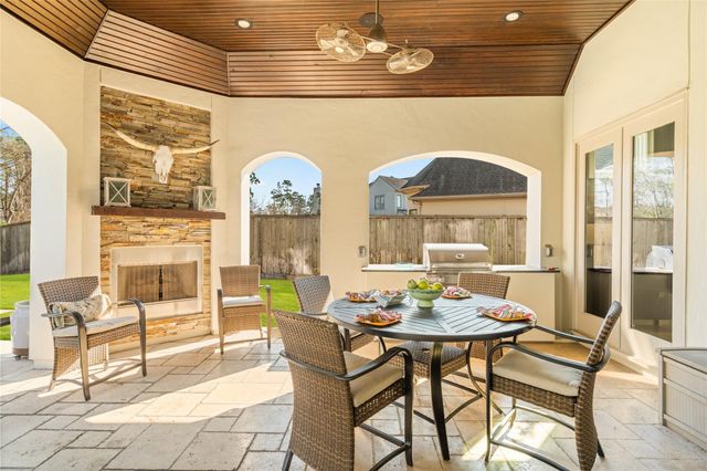 64 S Parkgate Circle, The Woodlands, TX 77381