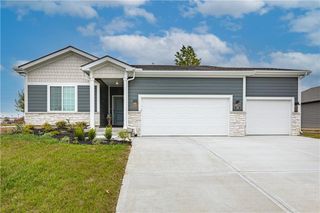 309 SW Hawthorne Court, Blue Springs, MO 64014