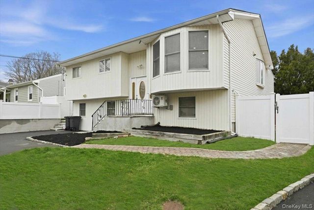 292 Concord Street, Dix Hills, NY 11746