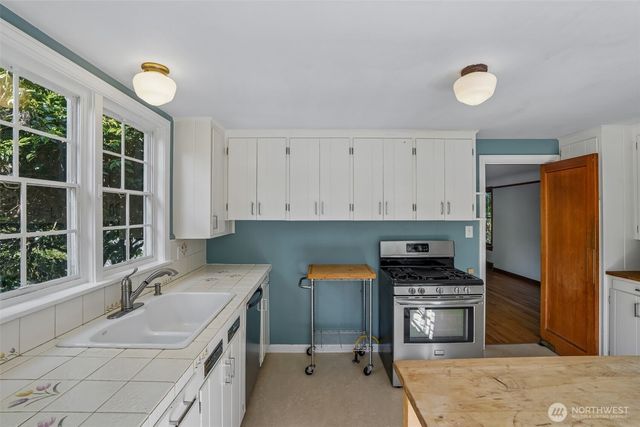 739 N 165th Street, Shoreline, WA 98133