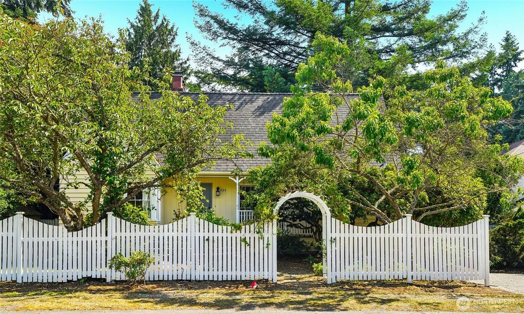 739 N 165th Street, Shoreline, WA 98133