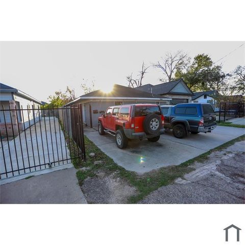 3232 Berry Street, Houston, TX 77004