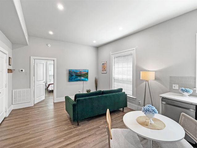 801 N Marsalis Avenue 101, Dallas, TX 75203