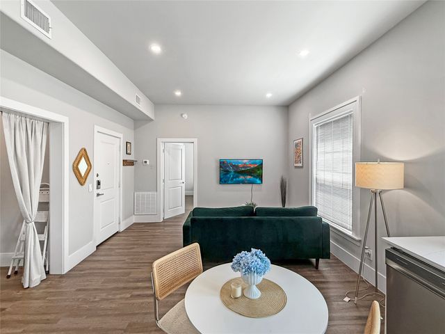 801 N Marsalis Avenue 101, Dallas, TX 75203