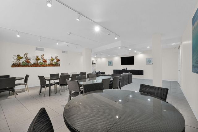 1701 S Ocean Drive 203, Hollywood, FL 33019