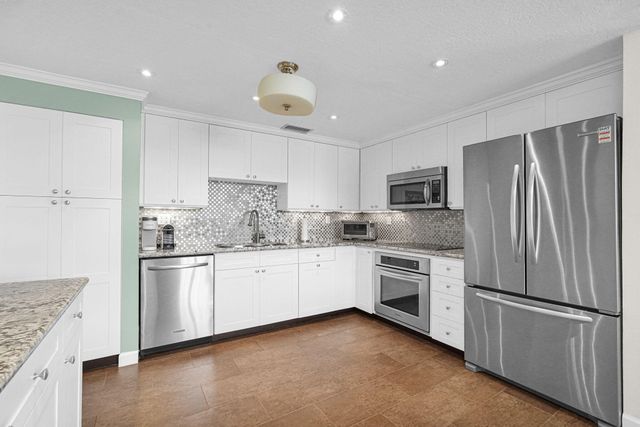 1701 S Ocean Drive 203, Hollywood, FL 33019