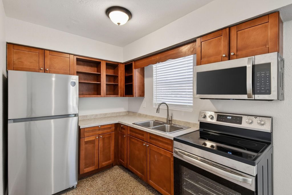 58 W 27th Street 1, Riviera Beach, FL 33404