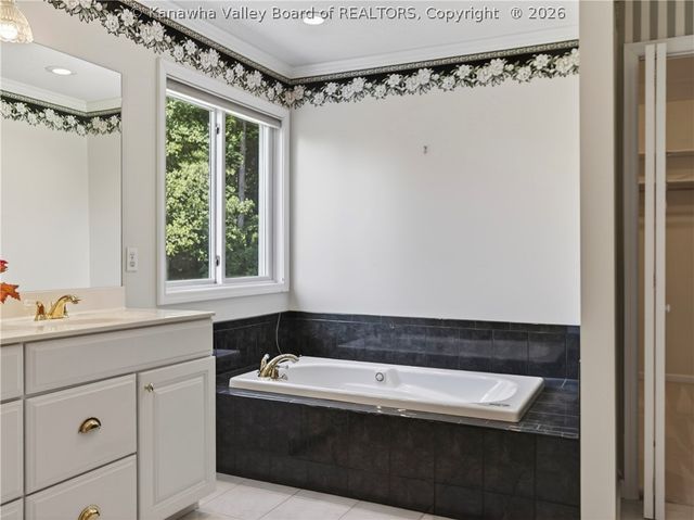211 Seneca Valley Estates, Sissonville, WV 25320