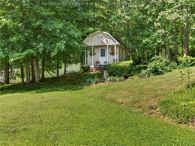 211 Seneca Valley Estates, Sissonville, WV 25320