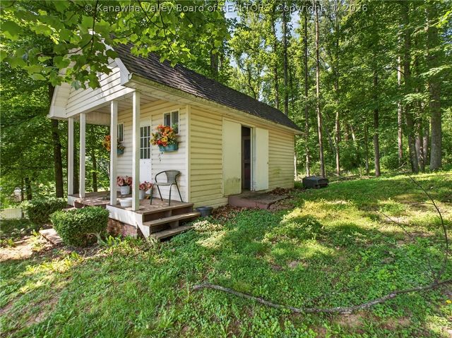 211 Seneca Valley Estates, Sissonville, WV 25320