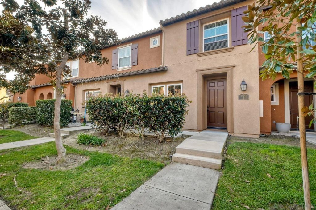 17070 Calle Trevino 11, San Diego, CA 92127