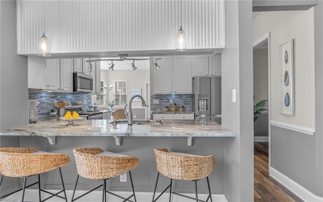 1932 English Oak CT, Virginia Beach, VA 23453