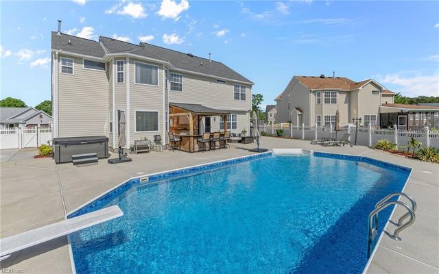 1932 English Oak CT, Virginia Beach, VA 23453