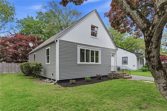 8 Angela Court, North Providence, RI 02904