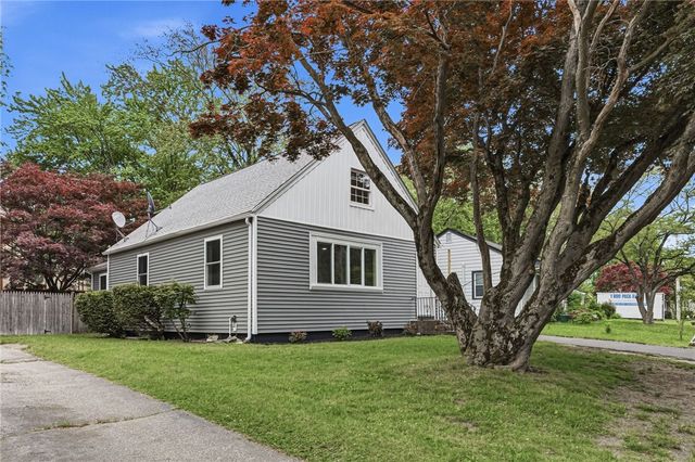 8 Angela Court, North Providence, RI 02904