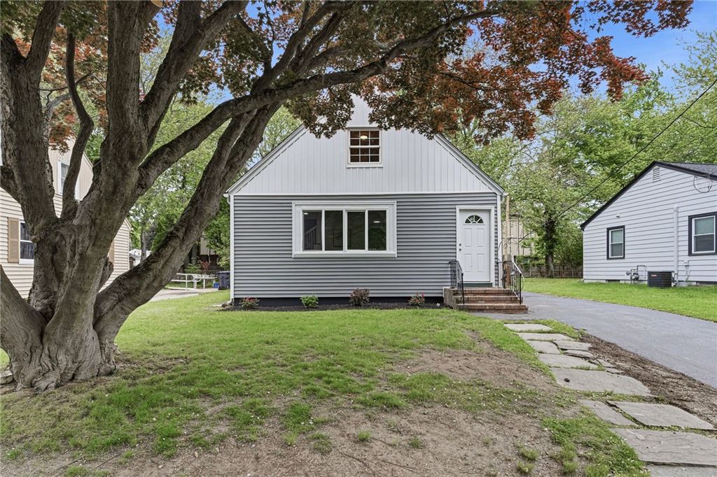 8 Angela Court, North Providence, RI 02904