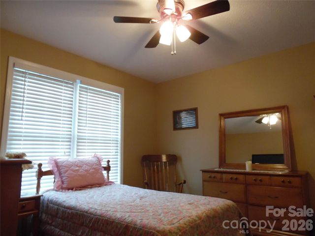 216 W 7th Street, Newton, NC 28658