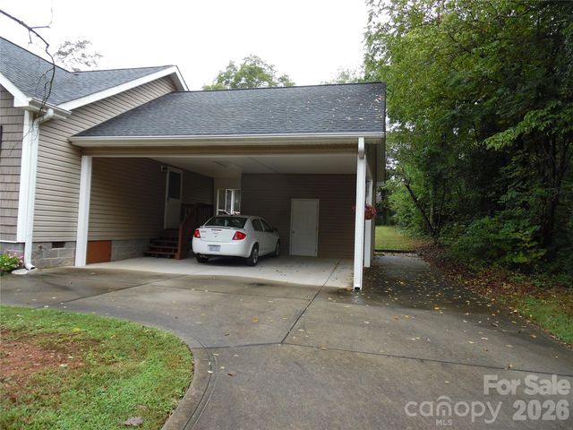 216 W 7th Street, Newton, NC 28658
