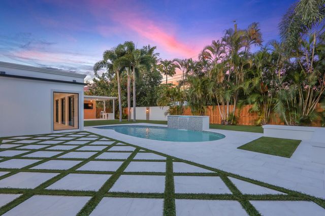 391 W Riverside Drive, Tequesta, FL 33469