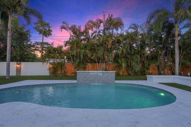 391 W Riverside Drive, Tequesta, FL 33469