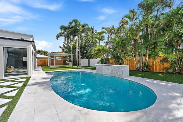 391 W Riverside Drive, Tequesta, FL 33469