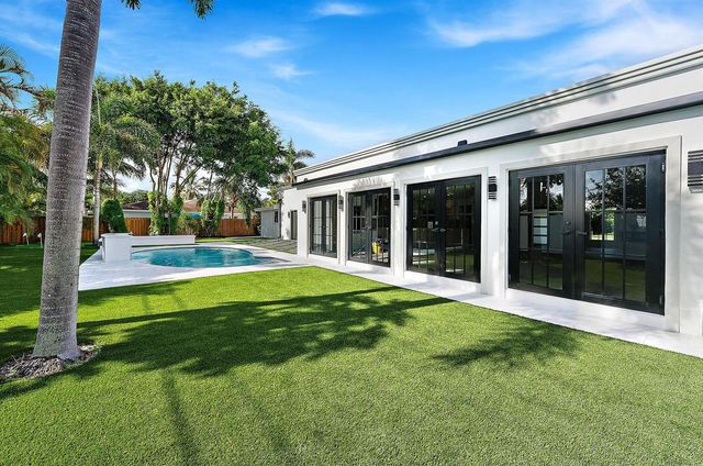 391 W Riverside Drive, Tequesta, FL 33469