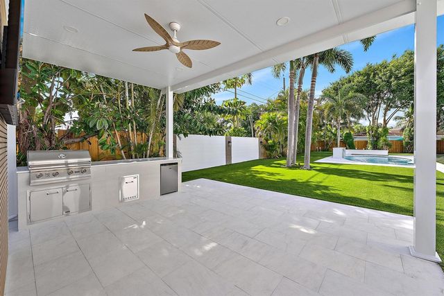 391 W Riverside Drive, Tequesta, FL 33469