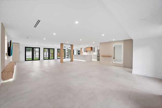 391 W Riverside Drive, Tequesta, FL 33469