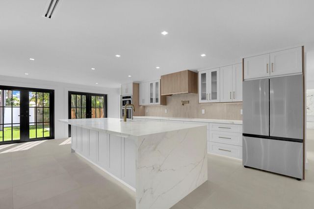 391 W Riverside Drive, Tequesta, FL 33469