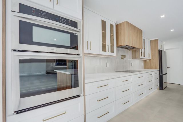 391 W Riverside Drive, Tequesta, FL 33469