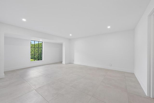 391 W Riverside Drive, Tequesta, FL 33469
