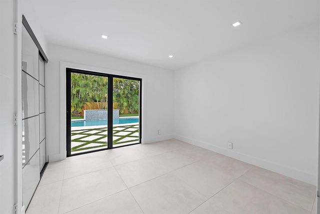 391 W Riverside Drive, Tequesta, FL 33469