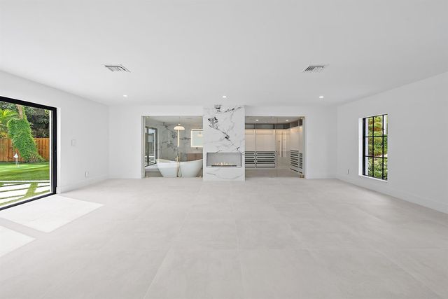 391 W Riverside Drive, Tequesta, FL 33469