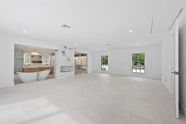 391 W Riverside Drive, Tequesta, FL 33469