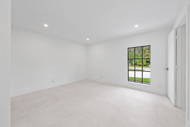 391 W Riverside Drive, Tequesta, FL 33469