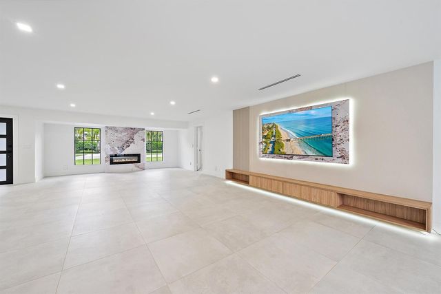 391 W Riverside Drive, Tequesta, FL 33469