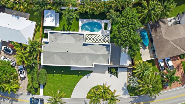 391 W Riverside Drive, Tequesta, FL 33469