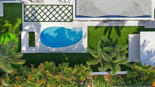 391 W Riverside Drive, Tequesta, FL 33469