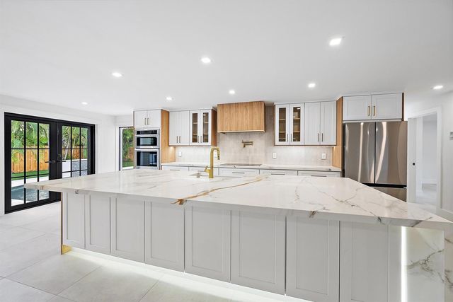 391 W Riverside Drive, Tequesta, FL 33469