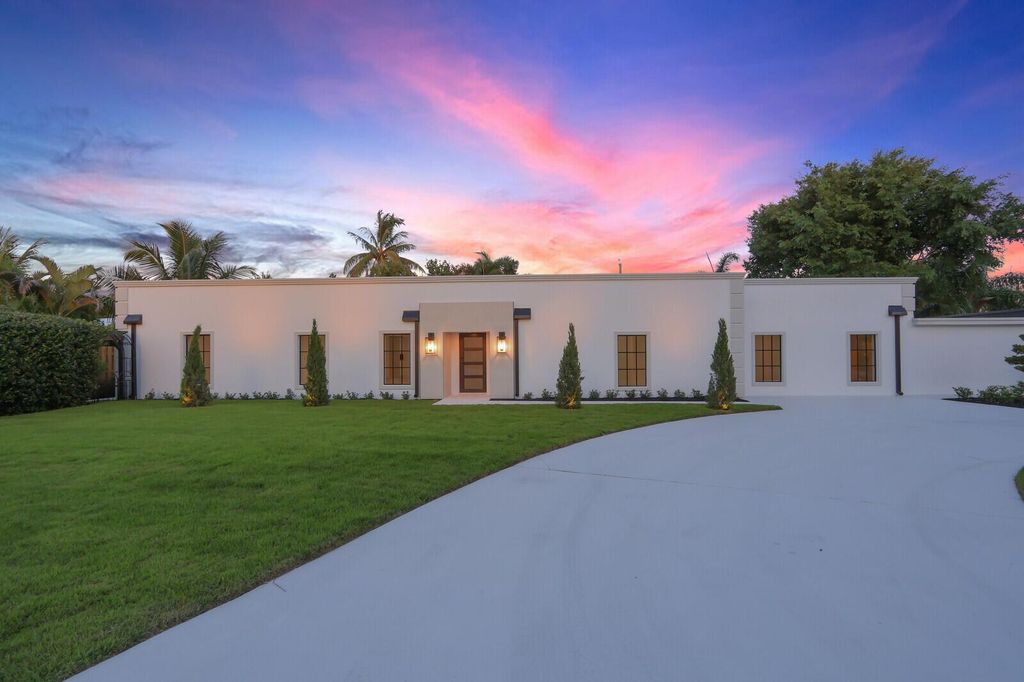 391 W Riverside Drive, Tequesta, FL 33469