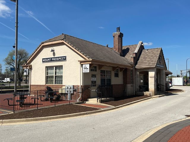 40 E Northwest Highway 202, Mount Prospect, IL 60056