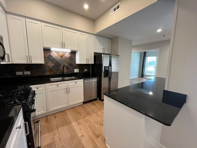 40 E Northwest Highway 202, Mount Prospect, IL 60056