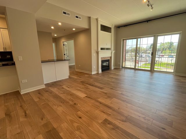 40 E Northwest Highway 202, Mount Prospect, IL 60056