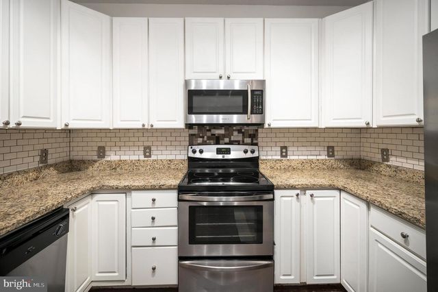 1712 WASHINGTON AVE, Fredericksburg, VA 22401