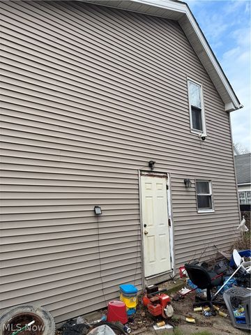 3289 W 61st Street, Cleveland, OH 44102