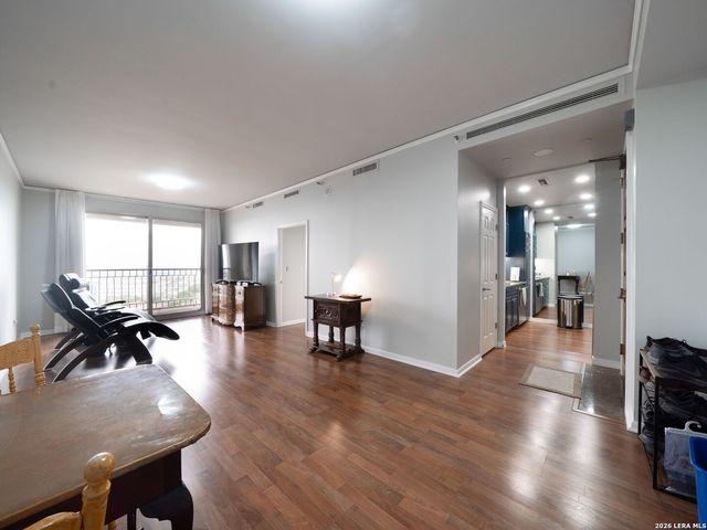 1 Towers Park Ln Apt 1208, San Antonio, TX 78209