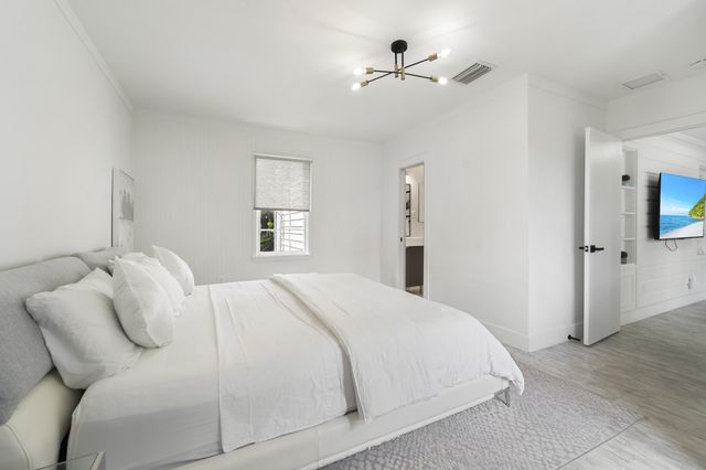 313 N 16TH Avenue N, Lake Worth Beach, FL 33460