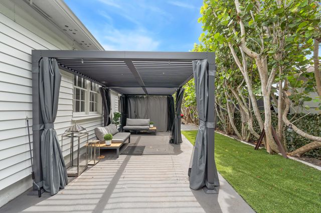 313 N 16TH Avenue N, Lake Worth Beach, FL 33460