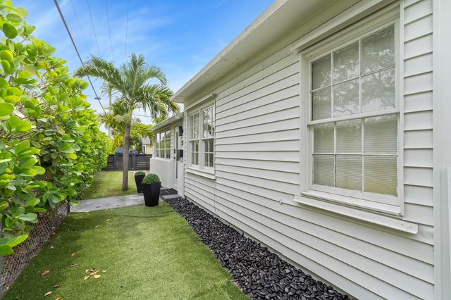 313 N 16TH Avenue N, Lake Worth Beach, FL 33460