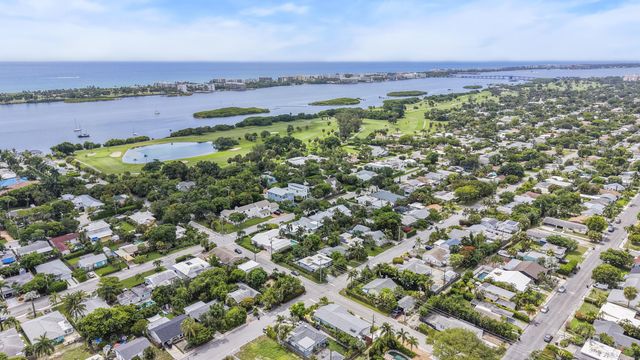 313 N 16TH Avenue N, Lake Worth Beach, FL 33460